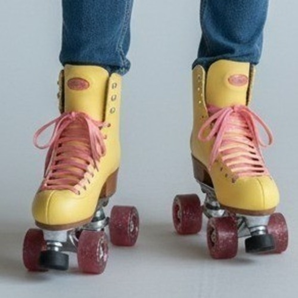 Moxi Beach Bunny Roller Skates Lemonade Yellow Pink Size 7 Women Quad Skates